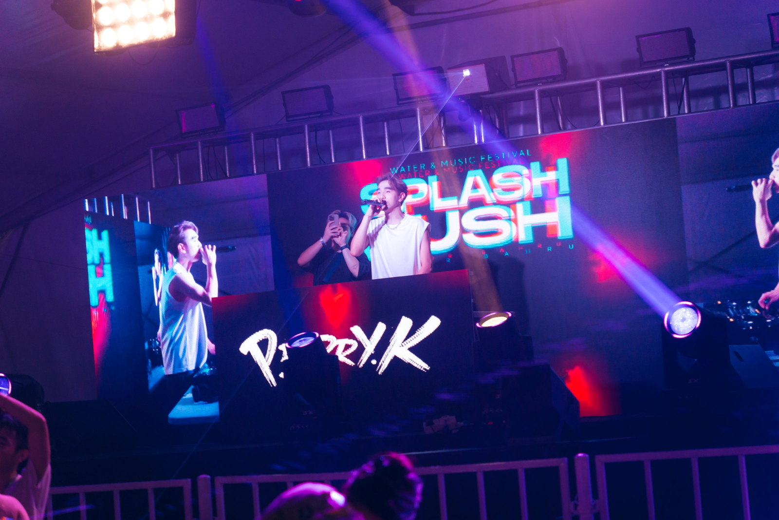 Splash Rush stage with concert lighting and LED screens